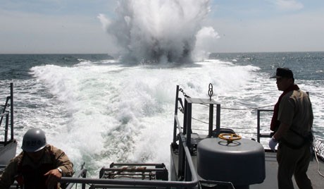 Ngày 12 tháng 12 năm 2013, Hải quân Hàn Quốc và Lực lượng Phòng vệ Biển Nhật Bản tiến hành diễn tập quân sự liên hợp ở phía nam đá ngầm Leodo, không thông báo cho Trung Quốc.
